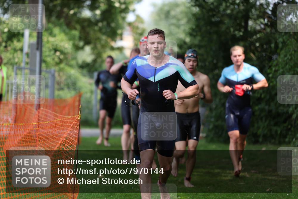 15.06.2025 - 7 Türme Triathlon Michael Strokosch http://msf.ph/oto/7970144 15.06.2025 12:57:33 Schwimmen 196, 709, 736, 774, 793, 837, 857, 913, 926, 944, 971, 986, 989, 1047, 1049, 1055, 1087, 1101, 1114, 1116, 1117, 1121, 1142, 1157, 1164 meine-sportfotos.de