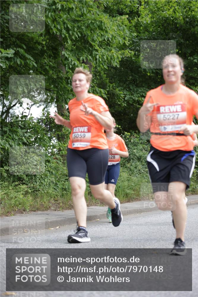 15.06.2025 - REWE Women's Run Jannik Wohlers http://msf.ph/oto/7970148 15.06.2025 10:05:15 Laufen 5059, 628, 5227 meine-sportfotos.de