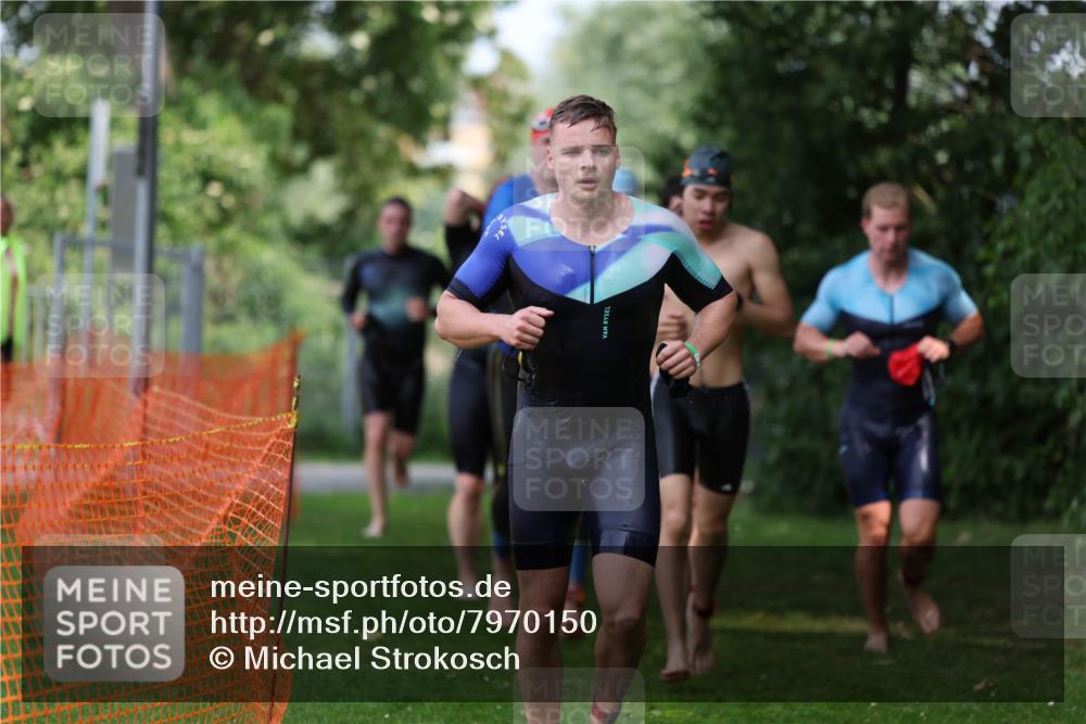 15.06.2025 - 7 Türme Triathlon Michael Strokosch http://msf.ph/oto/7970150 15.06.2025 12:57:33 Schwimmen 196, 709, 736, 774, 793, 837, 857, 913, 926, 944, 971, 986, 989, 1047, 1049, 1055, 1087, 1101, 1114, 1116, 1117, 1121, 1142, 1157, 1164 meine-sportfotos.de