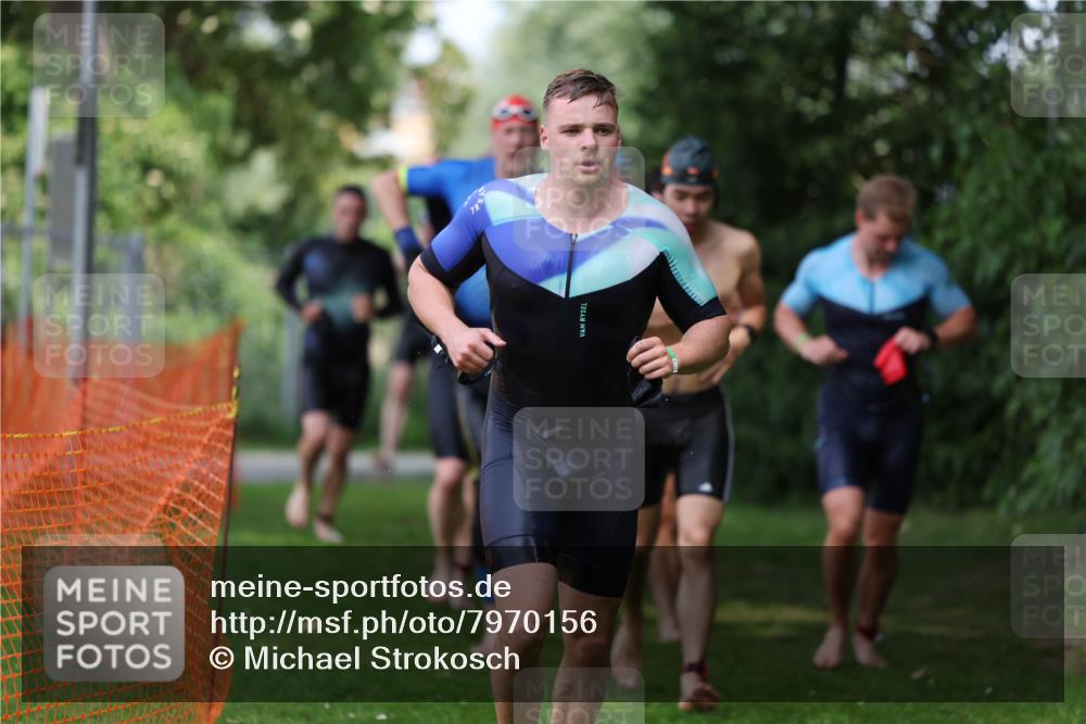 15.06.2025 - 7 Türme Triathlon Michael Strokosch http://msf.ph/oto/7970156 15.06.2025 12:57:33 Schwimmen 196, 709, 736, 774, 793, 837, 857, 913, 926, 944, 971, 986, 989, 1047, 1049, 1055, 1087, 1101, 1114, 1116, 1117, 1121, 1142, 1157, 1164 meine-sportfotos.de
