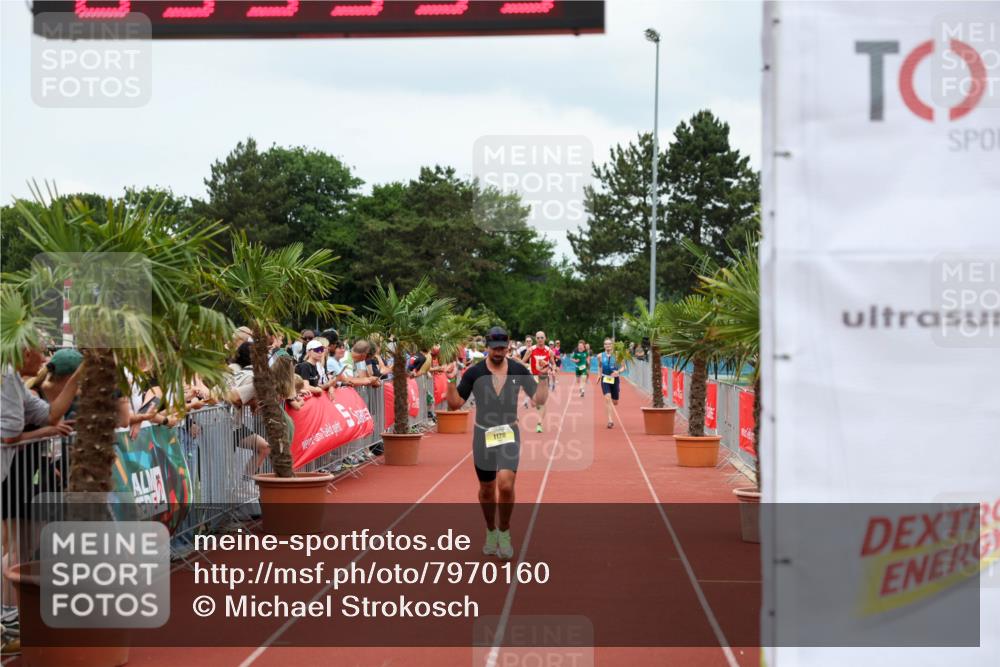 15.06.2025 - 7 Türme Triathlon Michael Strokosch http://msf.ph/oto/7970160 15.06.2025 13:55:39 Ziel 978, 1120 meine-sportfotos.de