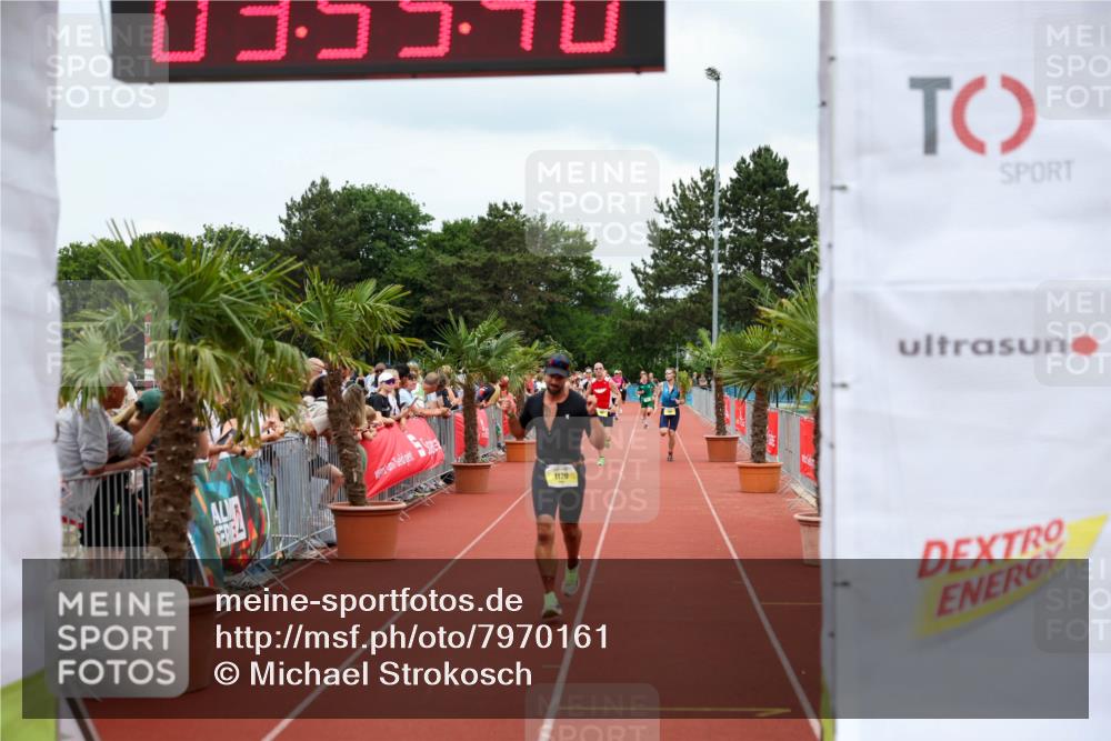 15.06.2025 - 7 Türme Triathlon Michael Strokosch http://msf.ph/oto/7970161 15.06.2025 13:55:39 Ziel 978, 1120 meine-sportfotos.de