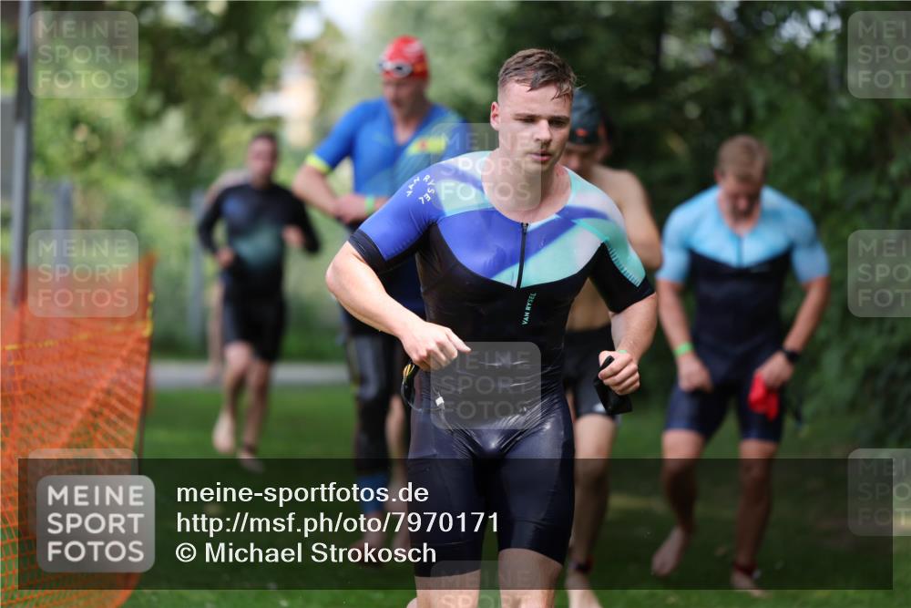 15.06.2025 - 7 Türme Triathlon Michael Strokosch http://msf.ph/oto/7970171 15.06.2025 12:57:34 Schwimmen 196, 709, 736, 774, 793, 837, 857, 913, 926, 942, 944, 971, 986, 989, 1047, 1049, 1055, 1087, 1101, 1114, 1117, 1121, 1142, 1157, 1164 meine-sportfotos.de