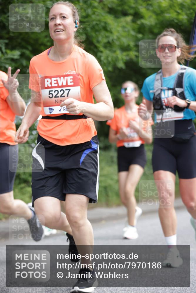 15.06.2025 - REWE Women's Run Jannik Wohlers http://msf.ph/oto/7970186 15.06.2025 10:05:15 Laufen 5227 meine-sportfotos.de