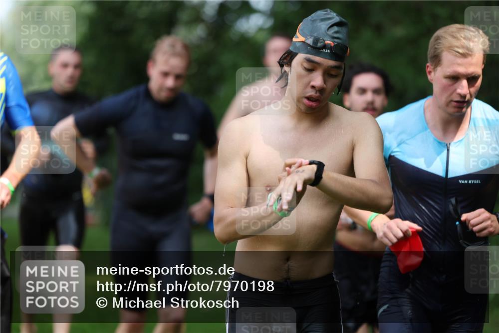 15.06.2025 - 7 Türme Triathlon Michael Strokosch http://msf.ph/oto/7970198 15.06.2025 12:57:36 Schwimmen 196, 709, 736, 793, 837, 857, 913, 926, 942, 944, 971, 986, 989, 1004, 1047, 1055, 1101, 1114, 1117, 1121, 1142, 1157 meine-sportfotos.de