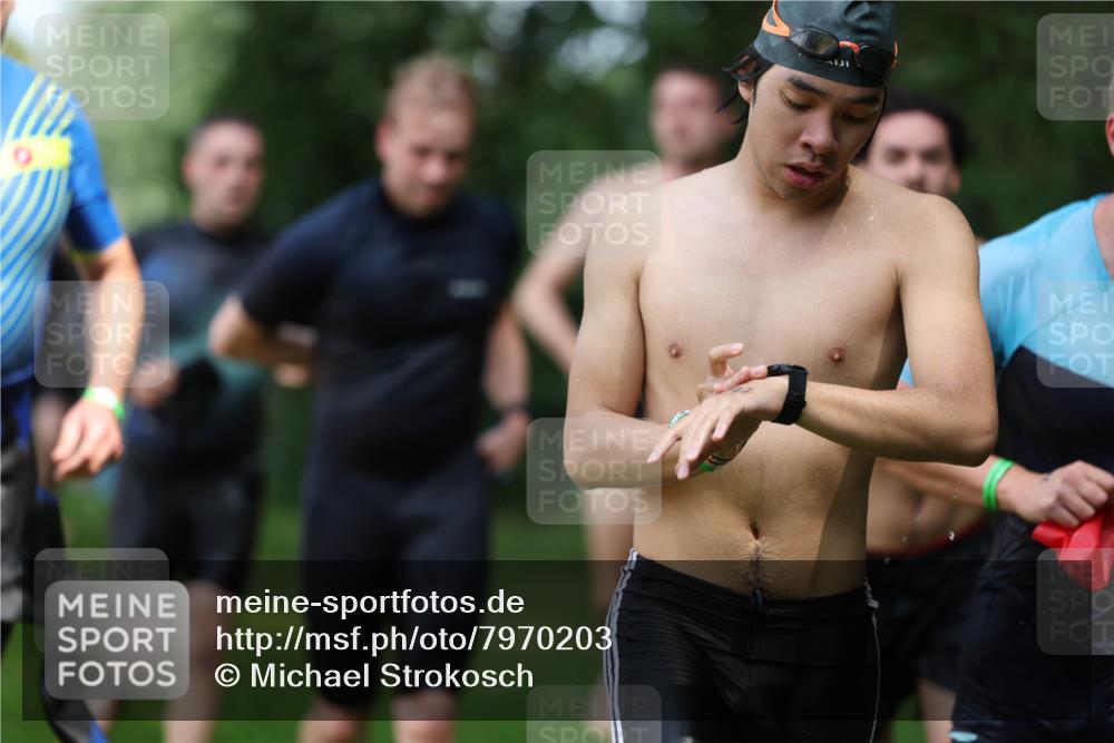 15.06.2025 - 7 Türme Triathlon Michael Strokosch http://msf.ph/oto/7970203 15.06.2025 12:57:36 Schwimmen 196, 709, 736, 793, 837, 857, 913, 926, 942, 944, 971, 986, 989, 1004, 1047, 1055, 1101, 1114, 1117, 1121, 1142, 1157 meine-sportfotos.de