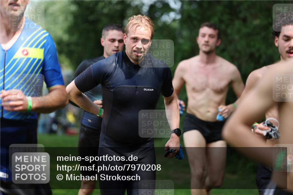 15.06.2025 - 7 Türme Triathlon Michael Strokosch http://msf.ph/oto/7970208 15.06.2025 12:57:37 Schwimmen 196, 709, 793, 837, 857, 913, 926, 942, 944, 971, 986, 989, 1004, 1010, 1047, 1055, 1101, 1114, 1117, 1121, 1142, 1157 meine-sportfotos.de