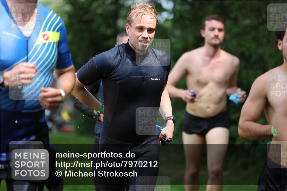 15.06.2025 - 7 Türme Triathlon Michael Strokosch http://msf.ph/oto/7970212 15.06.2025 12:57:37 Schwimmen 196, 709, 793, 837, 857, 913, 926, 942, 944, 971, 986, 989, 1004, 1010, 1047, 1055, 1101, 1114, 1117, 1121, 1142, 1157 meine-sportfotos.de