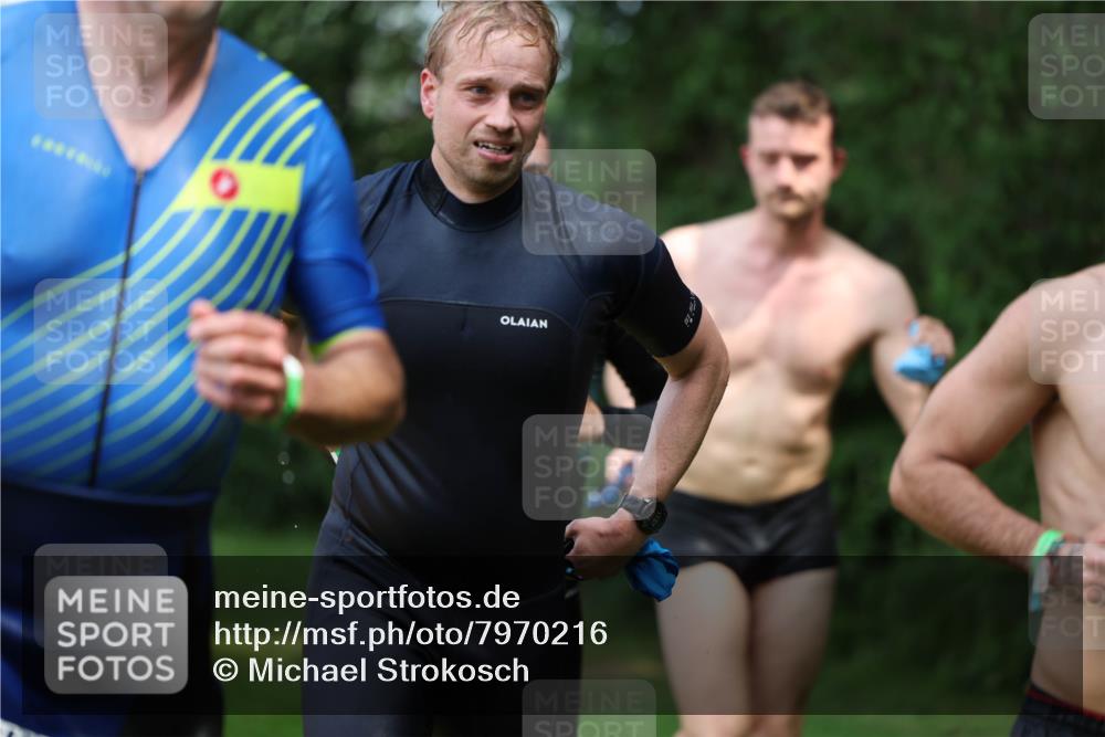 15.06.2025 - 7 Türme Triathlon Michael Strokosch http://msf.ph/oto/7970216 15.06.2025 12:57:37 Schwimmen 196, 709, 793, 837, 857, 913, 926, 942, 944, 971, 986, 989, 1004, 1010, 1047, 1055, 1101, 1114, 1117, 1121, 1142, 1157 meine-sportfotos.de