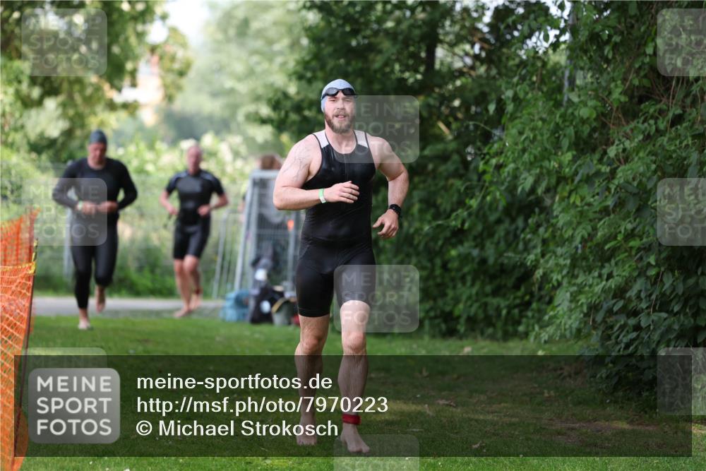 15.06.2025 - 7 Türme Triathlon Michael Strokosch http://msf.ph/oto/7970223 15.06.2025 12:57:39 Schwimmen 196, 709, 793, 837, 857, 926, 942, 944, 971, 986, 989, 1004, 1010, 1047, 1055, 1101, 1117, 1121, 1142, 1157 meine-sportfotos.de