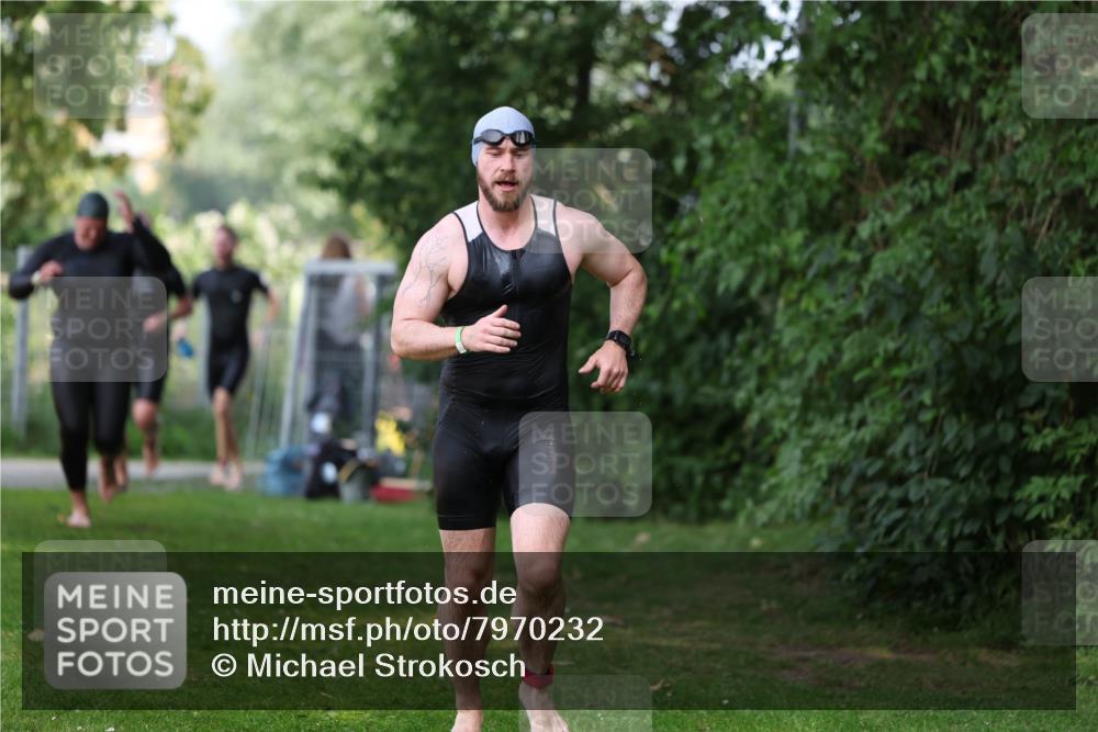 15.06.2025 - 7 Türme Triathlon Michael Strokosch http://msf.ph/oto/7970232 15.06.2025 12:57:39 Schwimmen 196, 709, 793, 837, 857, 926, 942, 944, 971, 986, 989, 1004, 1010, 1047, 1055, 1101, 1117, 1121, 1142, 1157 meine-sportfotos.de