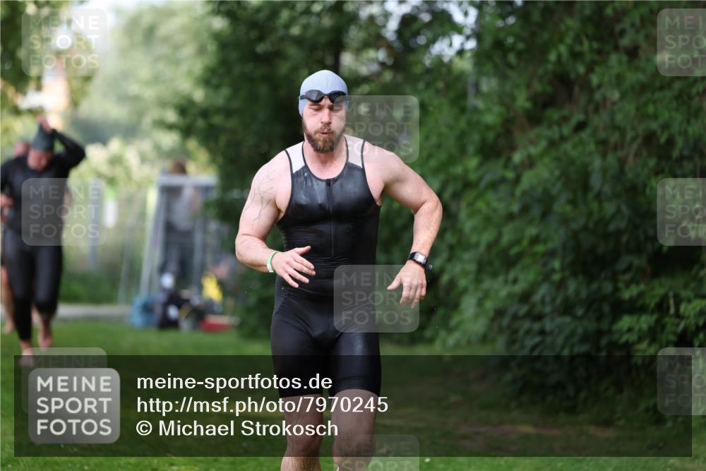 15.06.2025 - 7 Türme Triathlon Michael Strokosch http://msf.ph/oto/7970245 15.06.2025 12:57:40 Schwimmen 196, 709, 793, 837, 857, 926, 942, 944, 971, 986, 989, 1004, 1010, 1047, 1054, 1055, 1101, 1117, 1121, 1142, 1157 meine-sportfotos.de