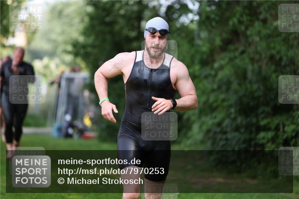 15.06.2025 - 7 Türme Triathlon Michael Strokosch http://msf.ph/oto/7970253 15.06.2025 12:57:40 Schwimmen 196, 709, 793, 837, 857, 926, 942, 944, 971, 986, 989, 1004, 1010, 1047, 1054, 1055, 1101, 1117, 1121, 1142, 1157 meine-sportfotos.de