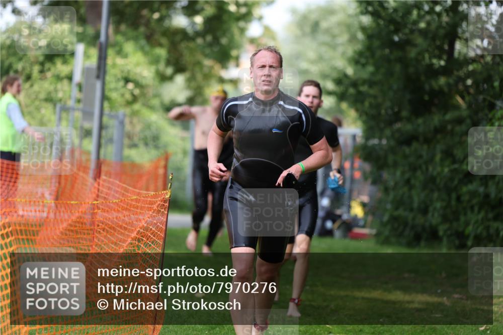 15.06.2025 - 7 Türme Triathlon Michael Strokosch http://msf.ph/oto/7970276 15.06.2025 12:57:45 Schwimmen 196, 709, 775, 793, 837, 857, 926, 942, 944, 971, 986, 989, 1004, 1010, 1047, 1054, 1055, 1101, 1117, 1121, 1142, 1157 meine-sportfotos.de