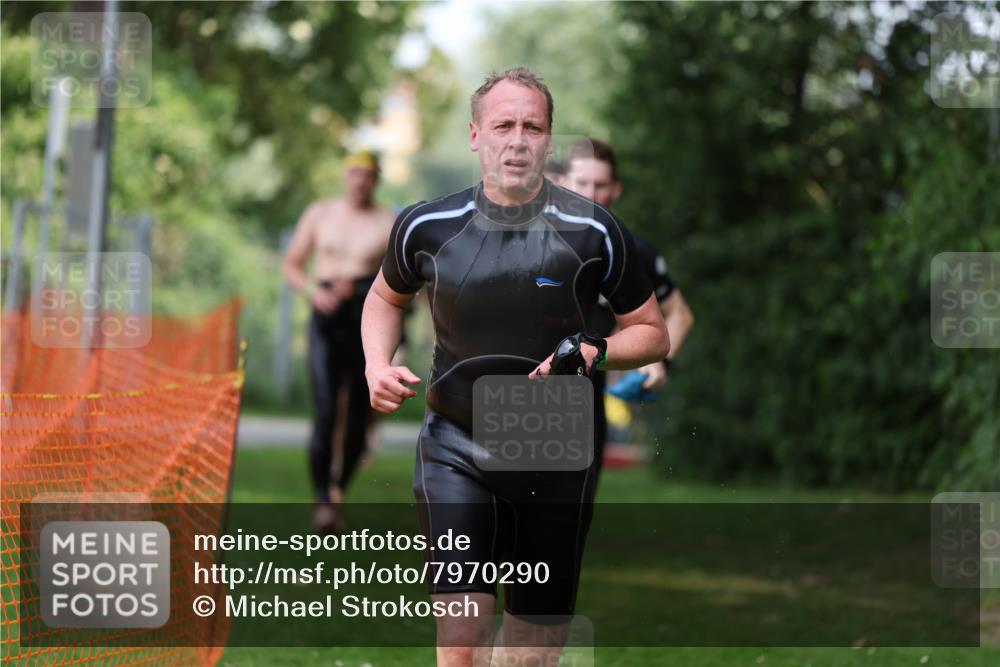 15.06.2025 - 7 Türme Triathlon Michael Strokosch http://msf.ph/oto/7970290 15.06.2025 12:57:46 Schwimmen 196, 775, 793, 837, 857, 926, 942, 944, 971, 986, 989, 1004, 1010, 1047, 1054, 1055, 1101, 1117, 1121, 1142, 1157 meine-sportfotos.de