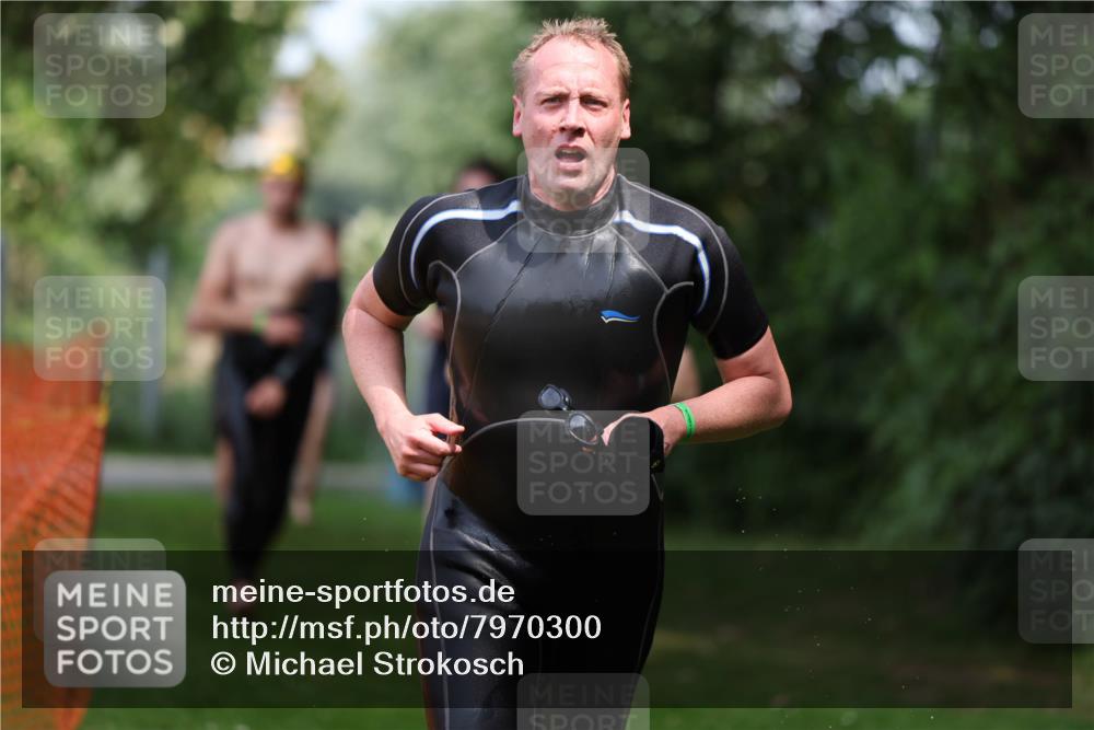 15.06.2025 - 7 Türme Triathlon Michael Strokosch http://msf.ph/oto/7970300 15.06.2025 12:57:47 Schwimmen 196, 775, 793, 837, 926, 942, 944, 971, 986, 989, 1004, 1010, 1047, 1054, 1101, 1117, 1121, 1157, 1193 meine-sportfotos.de