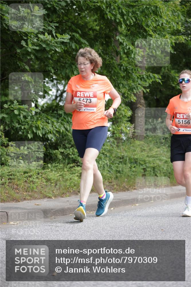 15.06.2025 - REWE Women's Run Jannik Wohlers http://msf.ph/oto/7970309 15.06.2025 10:05:20 Laufen 73, 5156 meine-sportfotos.de
