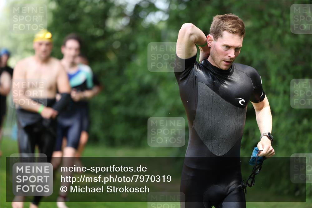 15.06.2025 - 7 Türme Triathlon Michael Strokosch http://msf.ph/oto/7970319 15.06.2025 12:57:49 Schwimmen 196, 775, 837, 926, 942, 944, 971, 986, 989, 1004, 1010, 1054, 1101, 1117, 1121, 1157, 1186, 1193 meine-sportfotos.de