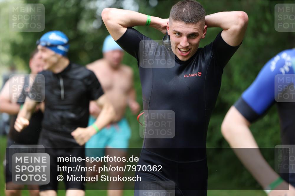 15.06.2025 - 7 Türme Triathlon Michael Strokosch http://msf.ph/oto/7970362 15.06.2025 12:57:53 Schwimmen 196, 704, 775, 837, 853, 926, 942, 971, 989, 1004, 1010, 1054, 1069, 1101, 1121, 1157, 1186, 1193 meine-sportfotos.de