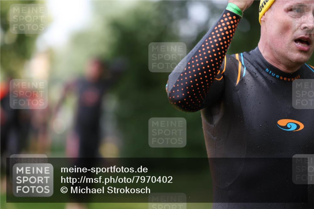 15.06.2025 - 7 Türme Triathlon Michael Strokosch http://msf.ph/oto/7970402 15.06.2025 12:57:56 Schwimmen 196, 704, 775, 837, 853, 926, 942, 956, 971, 989, 1004, 1010, 1052, 1054, 1069, 1101, 1127, 1141, 1157, 1162, 1186, 1193 meine-sportfotos.de