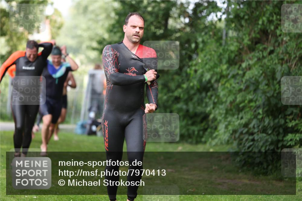 15.06.2025 - 7 Türme Triathlon Michael Strokosch http://msf.ph/oto/7970413 15.06.2025 12:57:58 Schwimmen 196, 704, 775, 837, 853, 926, 942, 956, 971, 974, 989, 1004, 1010, 1052, 1054, 1069, 1101, 1127, 1141, 1157, 1162, 1186, 1193 meine-sportfotos.de