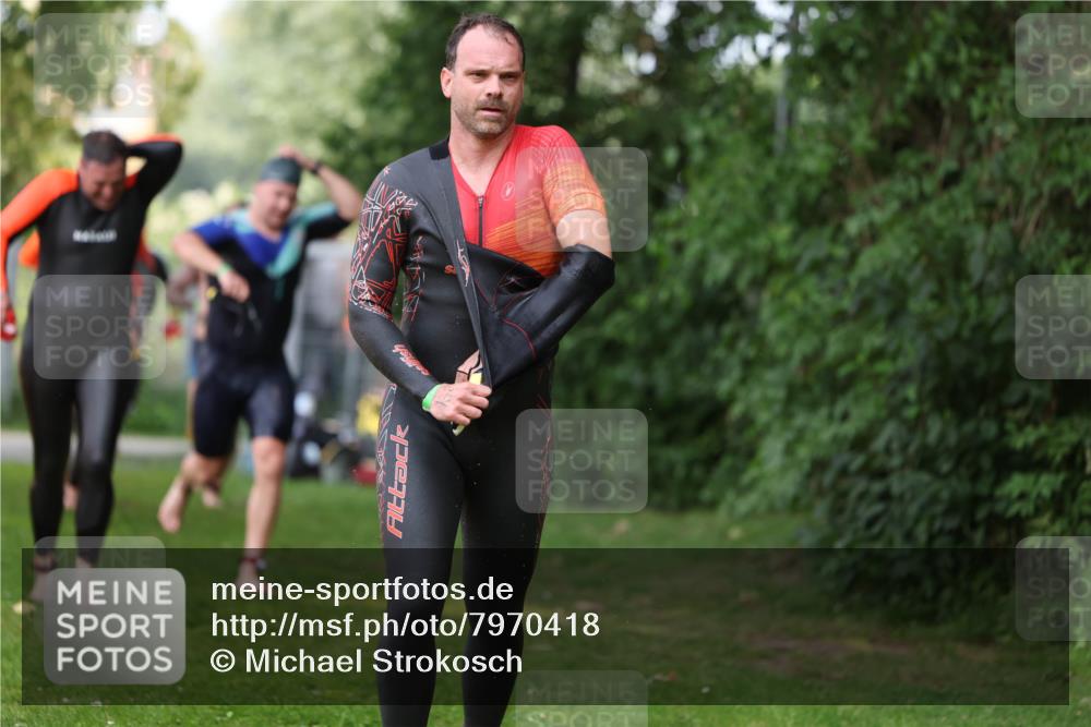 15.06.2025 - 7 Türme Triathlon Michael Strokosch http://msf.ph/oto/7970418 15.06.2025 12:57:58 Schwimmen 196, 704, 775, 837, 853, 926, 942, 956, 971, 974, 989, 1004, 1010, 1052, 1054, 1069, 1101, 1127, 1141, 1157, 1162, 1186, 1193 meine-sportfotos.de