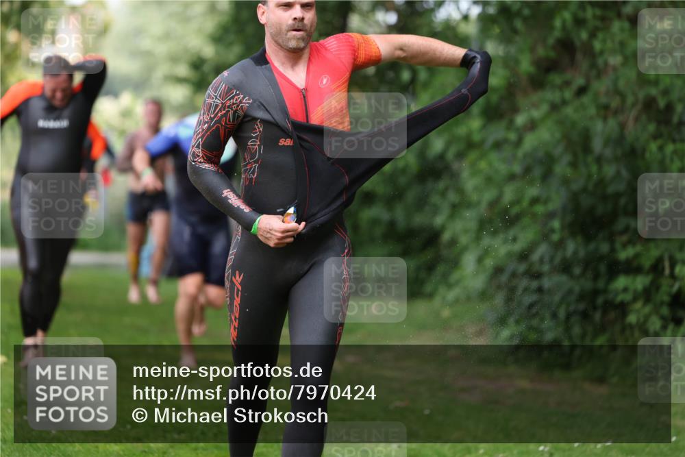 15.06.2025 - 7 Türme Triathlon Michael Strokosch http://msf.ph/oto/7970424 15.06.2025 12:57:58 Schwimmen 196, 704, 775, 837, 853, 926, 942, 956, 971, 974, 989, 1004, 1010, 1052, 1054, 1069, 1101, 1127, 1141, 1157, 1162, 1186, 1193 meine-sportfotos.de