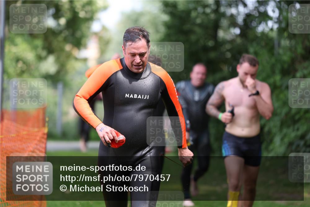 15.06.2025 - 7 Türme Triathlon Michael Strokosch http://msf.ph/oto/7970457 15.06.2025 12:58:03 Schwimmen 704, 717, 773, 775, 798, 853, 942, 956, 971, 974, 1004, 1010, 1052, 1054, 1069, 1106, 1127, 1141, 1162, 1186, 1193 meine-sportfotos.de