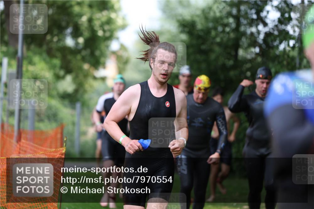 15.06.2025 - 7 Türme Triathlon Michael Strokosch http://msf.ph/oto/7970554 15.06.2025 12:58:12 Schwimmen 192, 704, 717, 773, 775, 795, 798, 815, 853, 938, 956, 974, 1044, 1052, 1059, 1069, 1085, 1106, 1127, 1141, 1162, 1186, 1193 meine-sportfotos.de