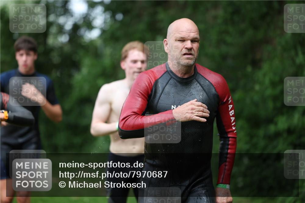 15.06.2025 - 7 Türme Triathlon Michael Strokosch http://msf.ph/oto/7970687 15.06.2025 12:58:25 Schwimmen 192, 717, 739, 773, 794, 795, 798, 807, 815, 832, 899, 935, 938, 974, 1007, 1044, 1052, 1059, 1085, 1102, 1106, 1127, 1141, 1143, 1146, 1162, 1180, 1187 meine-sportfotos.de