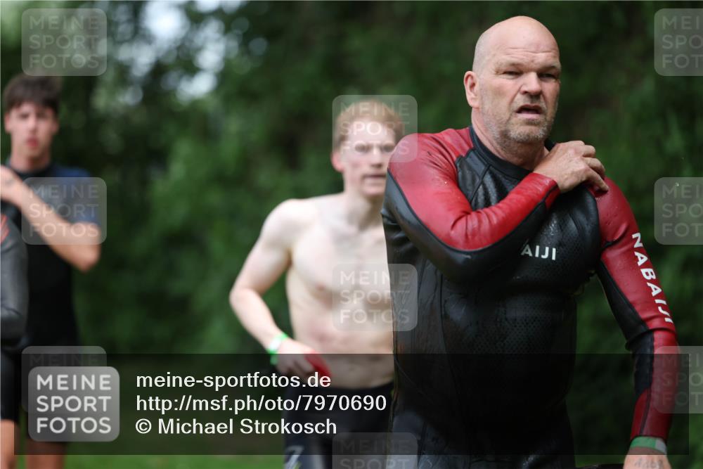 15.06.2025 - 7 Türme Triathlon Michael Strokosch http://msf.ph/oto/7970690 15.06.2025 12:58:26 Schwimmen 192, 717, 739, 773, 794, 795, 798, 807, 815, 832, 899, 935, 938, 974, 1007, 1044, 1052, 1059, 1085, 1102, 1106, 1143, 1146, 1180, 1187 meine-sportfotos.de