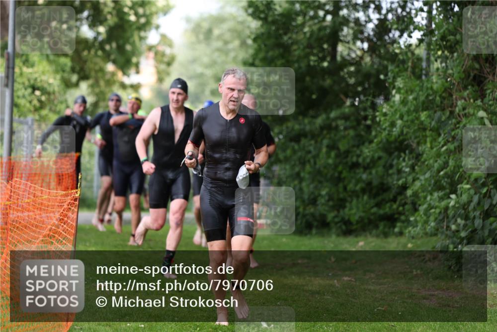 15.06.2025 - 7 Türme Triathlon Michael Strokosch http://msf.ph/oto/7970706 15.06.2025 12:58:28 Schwimmen 192, 717, 739, 773, 794, 795, 798, 807, 815, 832, 899, 935, 938, 1007, 1044, 1059, 1085, 1102, 1106, 1143, 1146, 1180, 1187 meine-sportfotos.de