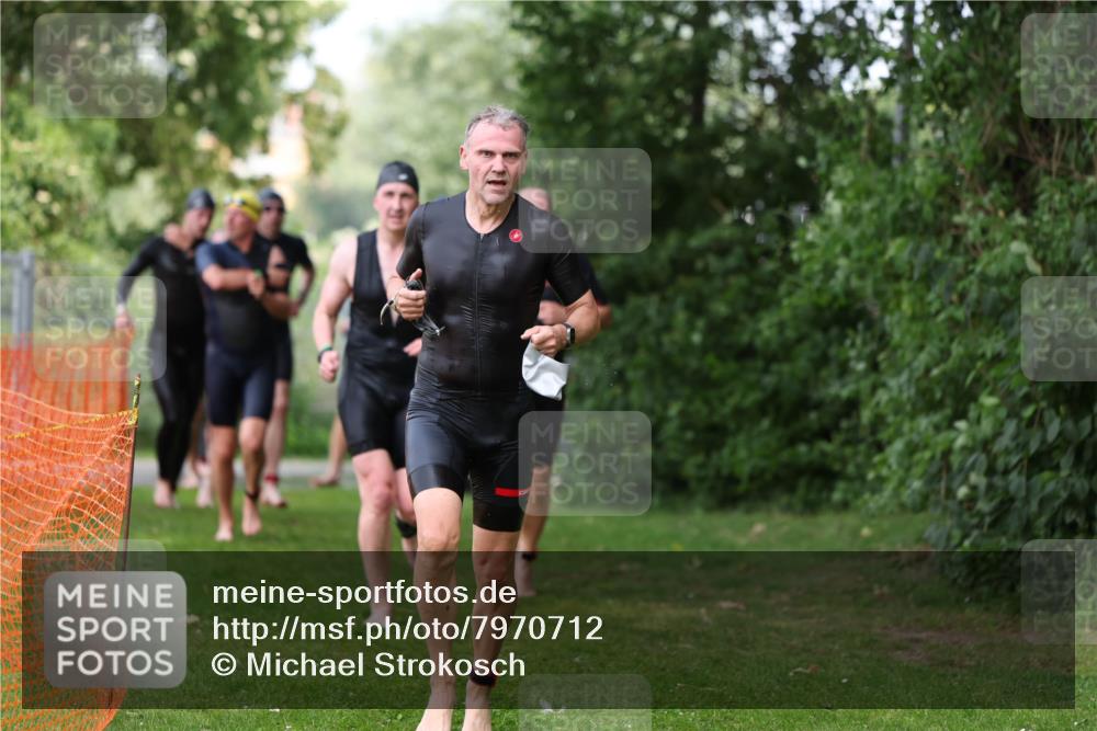 15.06.2025 - 7 Türme Triathlon Michael Strokosch http://msf.ph/oto/7970712 15.06.2025 12:58:29 Schwimmen 192, 717, 739, 773, 794, 795, 798, 807, 815, 832, 899, 935, 938, 1007, 1044, 1059, 1085, 1102, 1106, 1143, 1146, 1180, 1187 meine-sportfotos.de