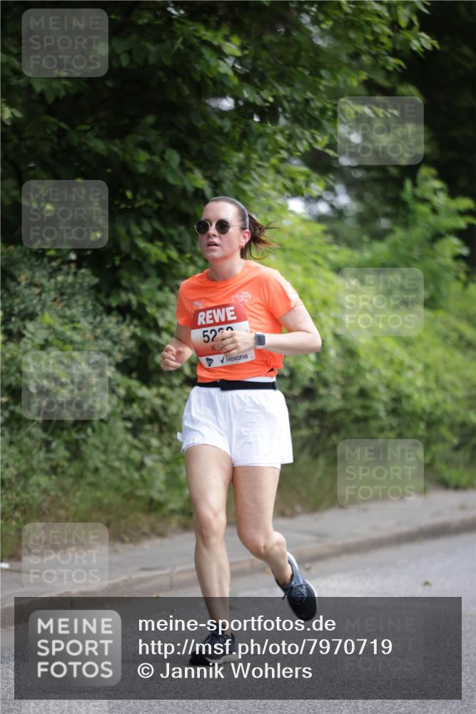 15.06.2025 - REWE Women's Run Jannik Wohlers http://msf.ph/oto/7970719 15.06.2025 10:05:49 Laufen 5222 meine-sportfotos.de