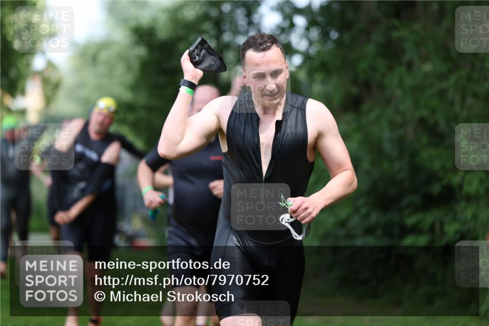 15.06.2025 - 7 Türme Triathlon Michael Strokosch http://msf.ph/oto/7970752 15.06.2025 12:58:32 Schwimmen 192, 739, 773, 794, 795, 807, 815, 832, 884, 899, 935, 938, 1005, 1007, 1044, 1059, 1085, 1102, 1143, 1146, 1180, 1187 meine-sportfotos.de