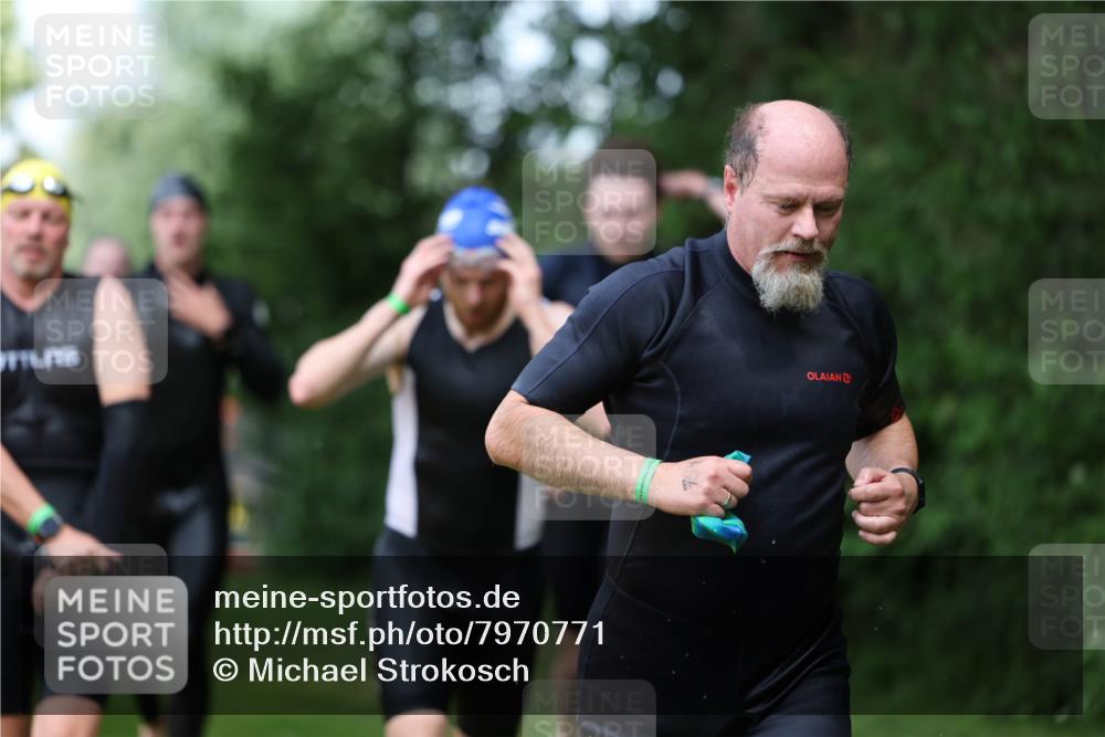 15.06.2025 - 7 Türme Triathlon Michael Strokosch http://msf.ph/oto/7970771 15.06.2025 12:58:33 Schwimmen 192, 739, 794, 795, 807, 815, 832, 884, 899, 935, 938, 1005, 1007, 1044, 1057, 1059, 1085, 1102, 1143, 1146, 1168, 1180, 1187 meine-sportfotos.de