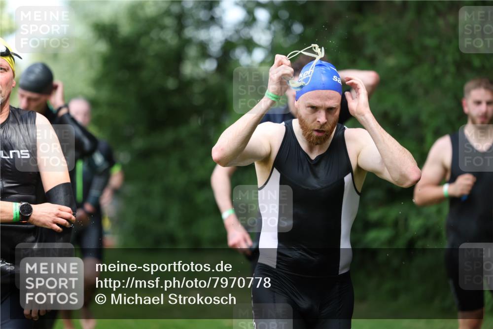15.06.2025 - 7 Türme Triathlon Michael Strokosch http://msf.ph/oto/7970778 15.06.2025 12:58:34 Schwimmen 192, 739, 794, 795, 807, 815, 832, 884, 899, 935, 938, 1005, 1007, 1044, 1057, 1059, 1085, 1102, 1139, 1143, 1146, 1168, 1180, 1187 meine-sportfotos.de