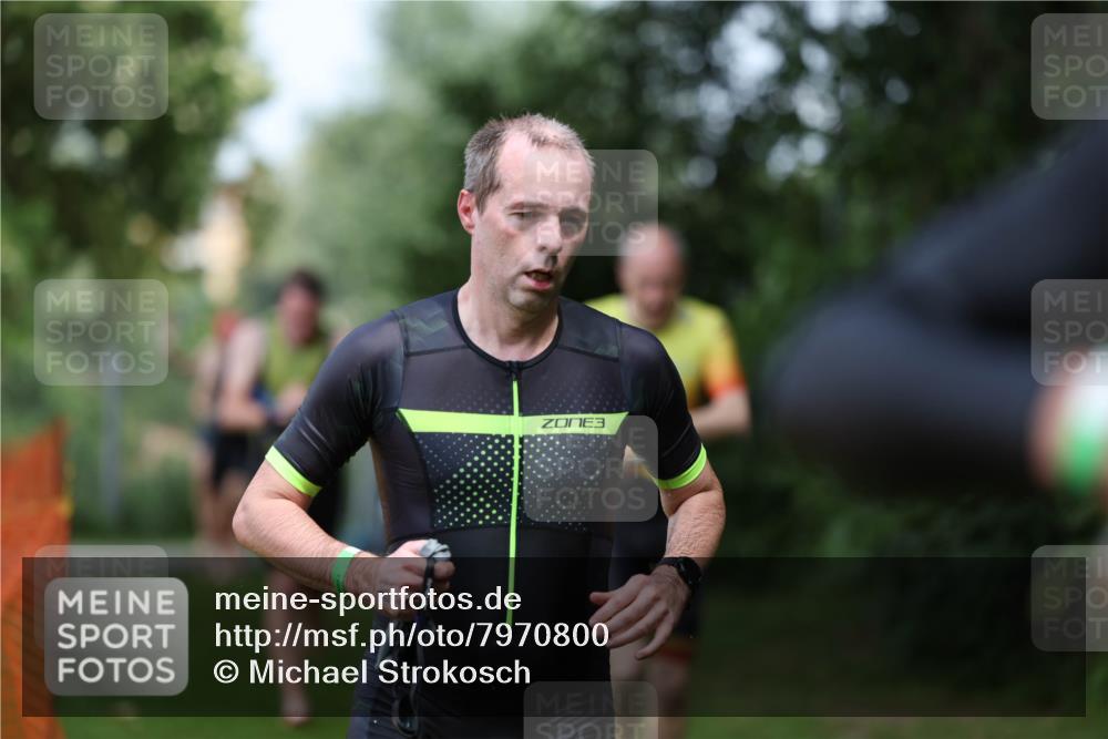 15.06.2025 - 7 Türme Triathlon Michael Strokosch http://msf.ph/oto/7970800 15.06.2025 12:58:37 Schwimmen 739, 794, 795, 807, 815, 832, 884, 899, 935, 938, 953, 1005, 1007, 1044, 1057, 1059, 1102, 1139, 1143, 1146, 1168, 1180, 1187 meine-sportfotos.de