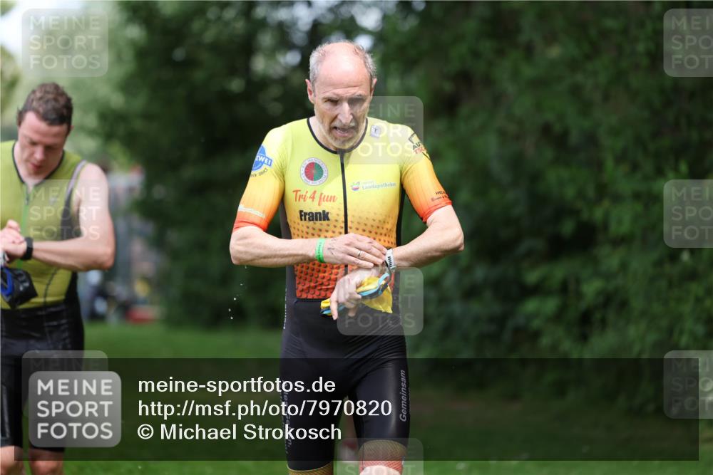 15.06.2025 - 7 Türme Triathlon Michael Strokosch http://msf.ph/oto/7970820 15.06.2025 12:58:39 Schwimmen 739, 794, 807, 815, 826, 832, 884, 899, 935, 938, 953, 1005, 1007, 1044, 1057, 1059, 1102, 1134, 1139, 1143, 1146, 1168, 1180, 1187 meine-sportfotos.de