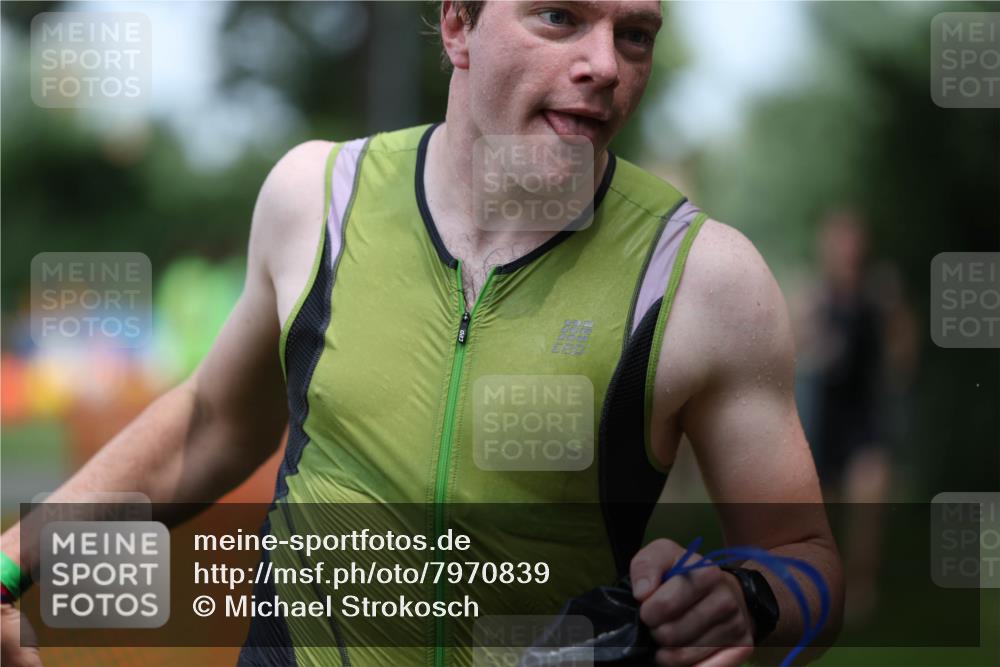 15.06.2025 - 7 Türme Triathlon Michael Strokosch http://msf.ph/oto/7970839 15.06.2025 12:58:40 Schwimmen 739, 794, 807, 815, 826, 832, 884, 899, 935, 938, 953, 1005, 1007, 1044, 1057, 1059, 1102, 1134, 1139, 1143, 1146, 1168, 1180, 1187 meine-sportfotos.de