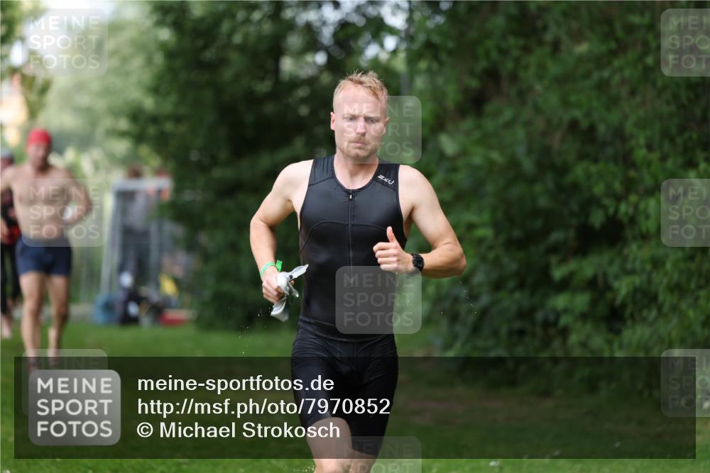 15.06.2025 - 7 Türme Triathlon Michael Strokosch http://msf.ph/oto/7970852 15.06.2025 12:58:42 Schwimmen 739, 794, 807, 826, 832, 884, 899, 935, 953, 1005, 1007, 1044, 1057, 1102, 1134, 1139, 1143, 1146, 1168, 1180, 1187 meine-sportfotos.de