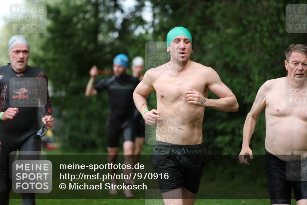 15.06.2025 - 7 Türme Triathlon Michael Strokosch http://msf.ph/oto/7970916 15.06.2025 12:58:50 Schwimmen 194, 739, 826, 845, 860, 884, 953, 1005, 1007, 1057, 1066, 1134, 1139, 1168, 1180 meine-sportfotos.de