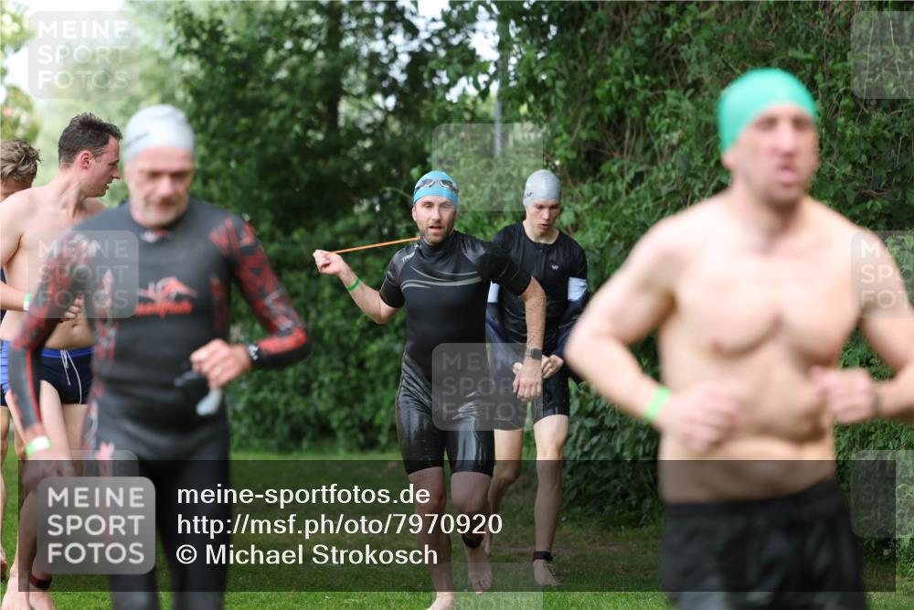 15.06.2025 - 7 Türme Triathlon Michael Strokosch http://msf.ph/oto/7970920 15.06.2025 12:58:51 Schwimmen 194, 826, 845, 860, 884, 953, 1005, 1007, 1057, 1066, 1134, 1139, 1168, 1180 meine-sportfotos.de