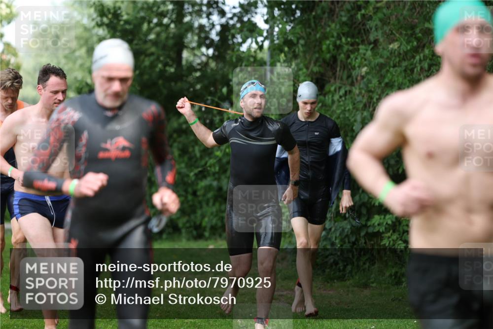15.06.2025 - 7 Türme Triathlon Michael Strokosch http://msf.ph/oto/7970925 15.06.2025 12:58:51 Schwimmen 194, 826, 845, 860, 884, 953, 1005, 1007, 1057, 1066, 1134, 1139, 1168, 1180 meine-sportfotos.de