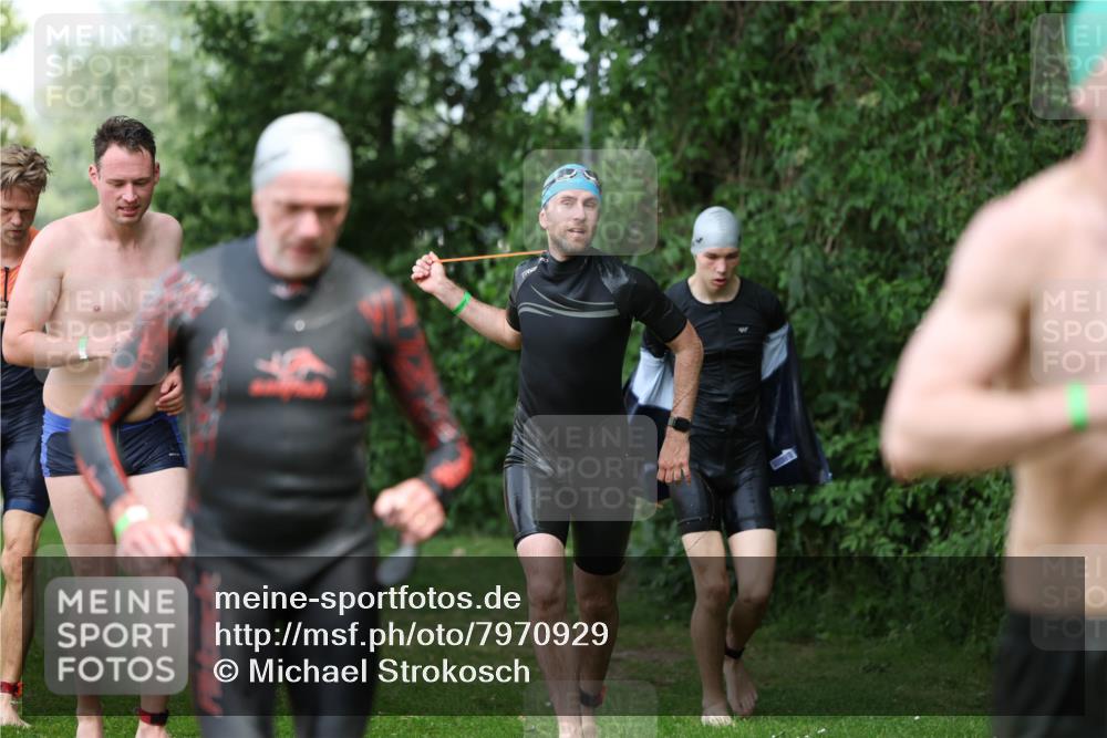 15.06.2025 - 7 Türme Triathlon Michael Strokosch http://msf.ph/oto/7970929 15.06.2025 12:58:51 Schwimmen 194, 826, 845, 860, 884, 953, 1005, 1007, 1057, 1066, 1134, 1139, 1168, 1180 meine-sportfotos.de