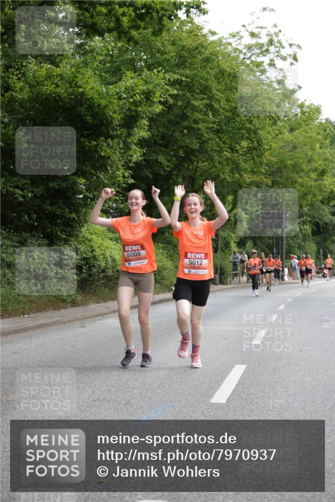15.06.2025 - REWE Women's Run Jannik Wohlers http://msf.ph/oto/7970937 15.06.2025 10:06:08 Laufen 5009, 5012 meine-sportfotos.de