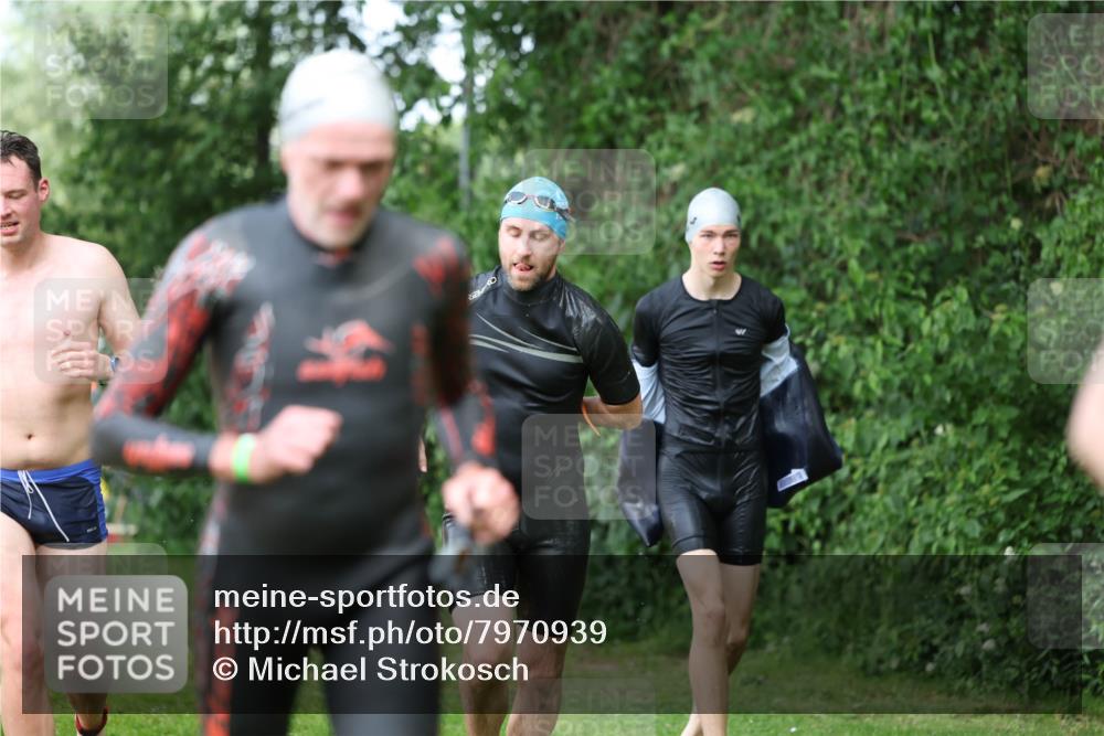 15.06.2025 - 7 Türme Triathlon Michael Strokosch http://msf.ph/oto/7970939 15.06.2025 12:58:52 Schwimmen 194, 826, 845, 860, 884, 953, 1005, 1007, 1057, 1066, 1134, 1139, 1154, 1168 meine-sportfotos.de