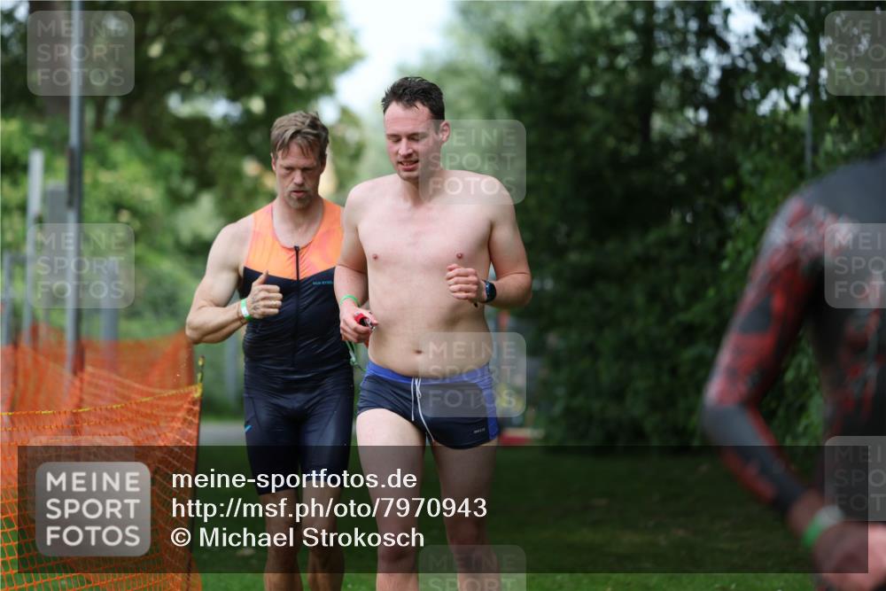 15.06.2025 - 7 Türme Triathlon Michael Strokosch http://msf.ph/oto/7970943 15.06.2025 12:58:53 Schwimmen 194, 826, 845, 860, 884, 953, 1005, 1057, 1066, 1134, 1139, 1154, 1168 meine-sportfotos.de