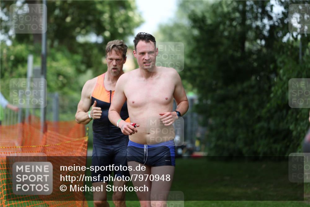 15.06.2025 - 7 Türme Triathlon Michael Strokosch http://msf.ph/oto/7970948 15.06.2025 12:58:53 Schwimmen 194, 826, 845, 860, 884, 953, 1005, 1057, 1066, 1134, 1139, 1154, 1168 meine-sportfotos.de