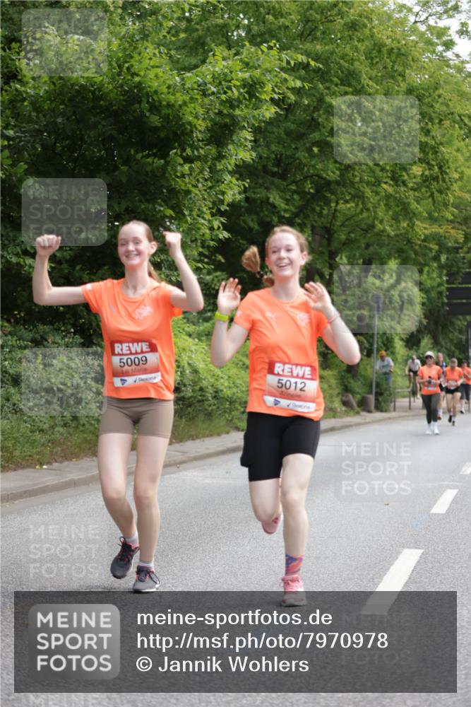 15.06.2025 - REWE Women's Run Jannik Wohlers http://msf.ph/oto/7970978 15.06.2025 10:06:08 Laufen 5009, 5012 meine-sportfotos.de